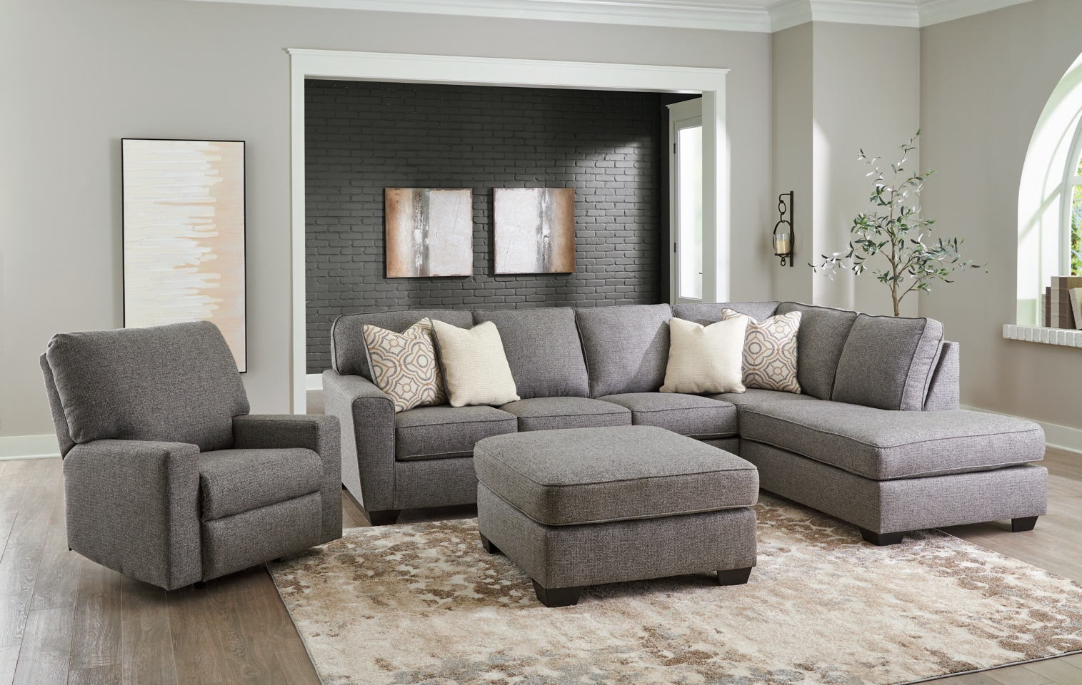14905 Reydell Image