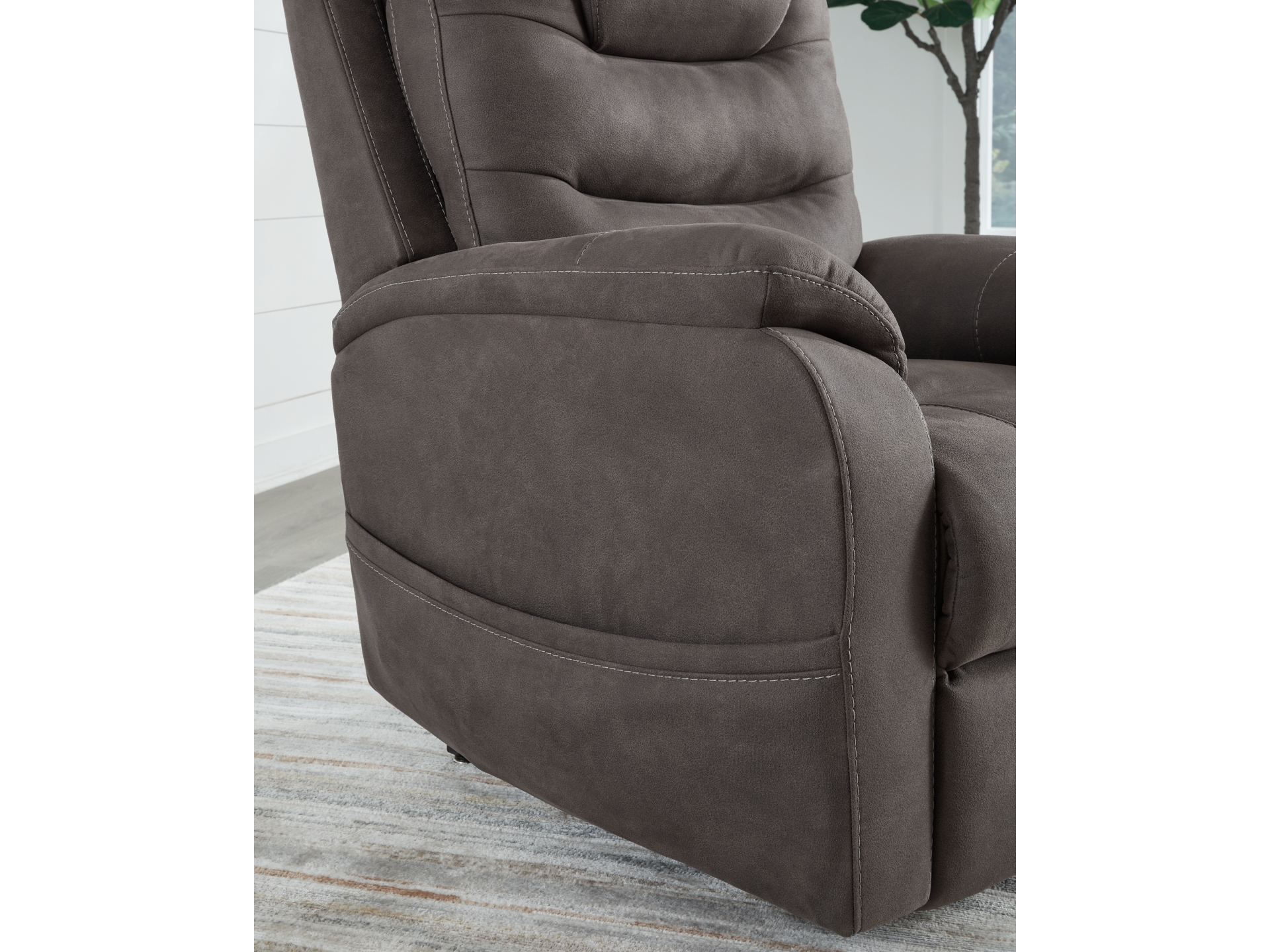 Image 1 of Snowfield Power Lift Recliner