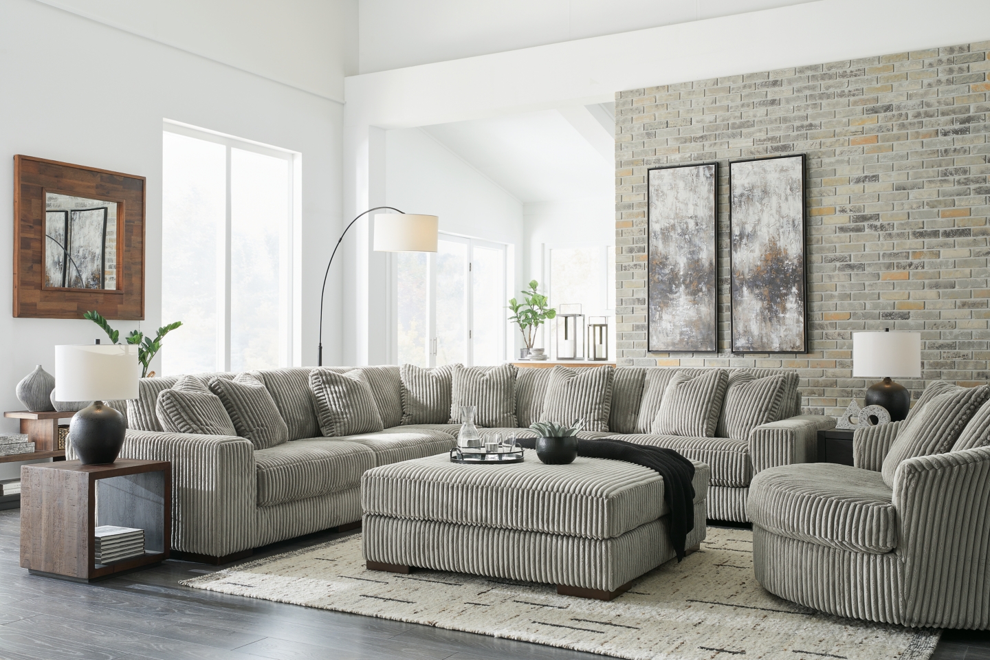 21105 Lindyn Image