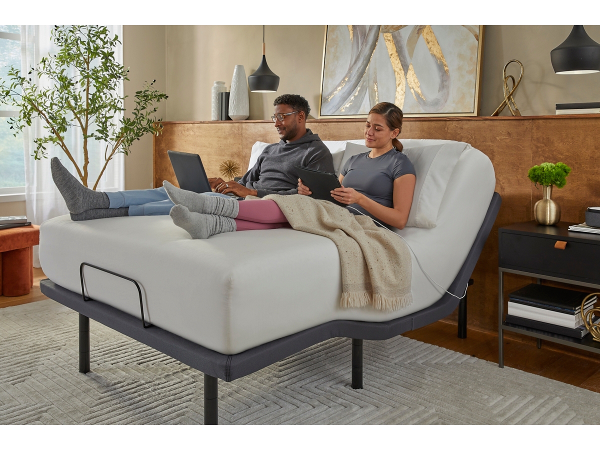Serta Simmons Level 3 Queen Adjustable Base | Ashley