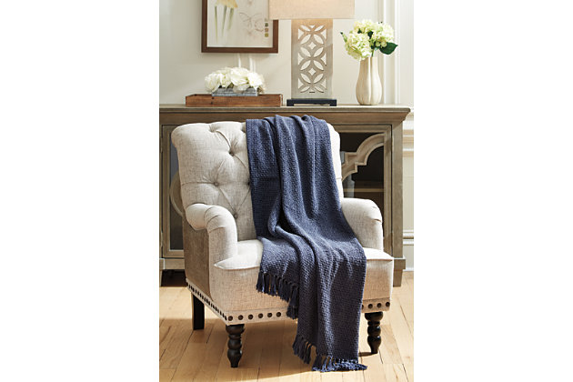 Nicely designed to look like a well-worn essential, the Yasmin acid washed throw proves navy goes with anything. The perfect blend of softness and warmth with a flirty fringe that ties it all together.Cotton | Imported | Spot clean