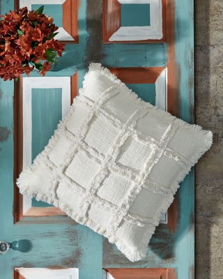 Henie Pillow, Ivory