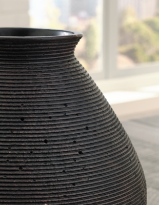 Hannela Vase