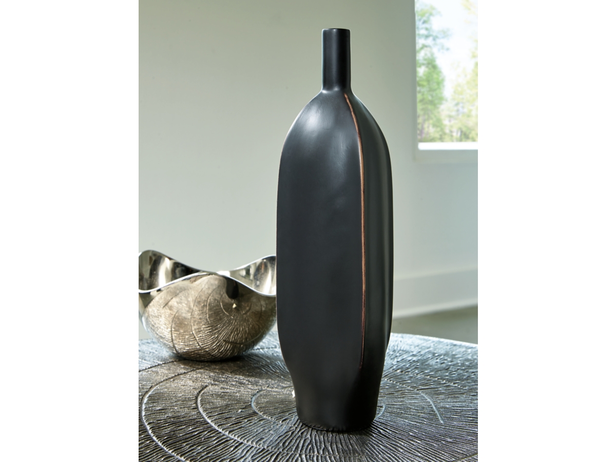 Rhaveney Medium Vase | Ashley
