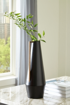 Pouderbell Vase, Black/Gold Finish