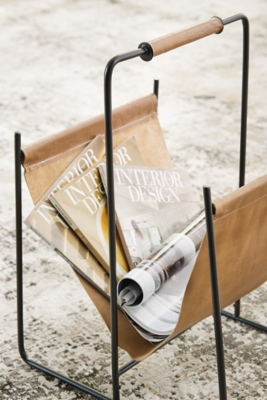 もらって嬉しい出産祝い Faronworth Magazine Rack | Ashley サイドテーブル・ナイトテーブル・ローテーブル