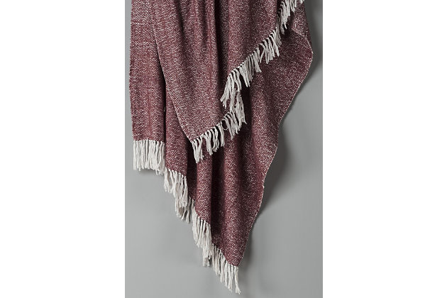 This is a gorgeous solid oversized throw at 50"x60". This is the perfect solution for year round comfort with style. There is no better way to stay warm than with this Rizzy Home collection throw.Machine washable | oversized throws are great to lounge with | Durable for lifestyle use | keeps body heat when in use