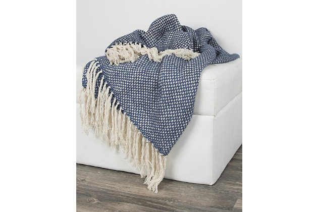 This is a gorgeous solid oversized throw at 50"x60". This is the perfect solution for year round comfort with style. There is no better way to stay warm than with this Rizzy Home collection throw.Machine washable | Oversized throws are great to lounge with | Durable for lifestyle use | Keeps body heat when in use