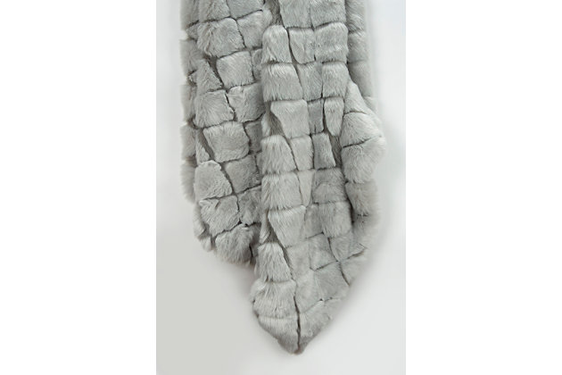 This gorgeous oversized 50"x60" throw is the perfect solution for year round comfort with style. Snuggling with this lavish faux fur is perfect for taking the chill out of the air. There is no better way to stay warm than with this Rizzy Home collection throw.Oversized throws are great to lounge with | Keeps body heat when in use | Durable for lifestyle use