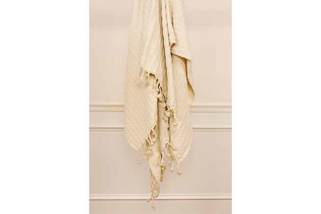 This is a gorgeous solid oversized throw at 50"x60". This is the perfect solution for year round comfort with style. There is no better way to stay warm than with this Rizzy Home collection throw.Machine washable | Durable for lifestyle use | Keeps body heat when in use | Oversized throws are great to lounge with