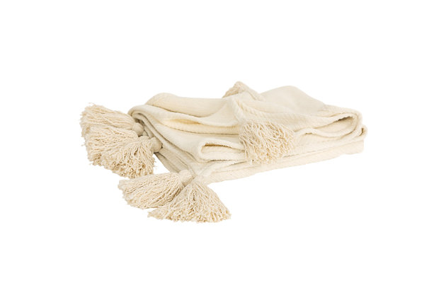 This is a gorgeous solid oversized throw at 50"x60". This is the perfect solution for year round comfort with style. There is no better way to stay warm than with this Rizzy Home collection throw.Four corner tassels | Machine washable | Durable for lifestyle use | Keeps body heat when in use
