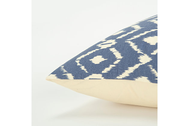Rizzy Home’s decorative accent pillows are the easiest way to create your dream home. You will find everything from glamorous embroidered detailing to southwestern inspired havens that will add a global charm to your home. All a while seamlessly layering with other colors and prints. Rizzy Home’s one of a kind pillows are sure to change your ordinary space into your extraordinary home.Knife edge single color print pillow | Single color print pillow | Solid coordinating back