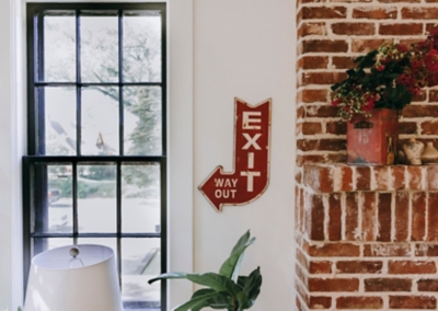 Creative Co-Op Urban Homestead Metal exit, Way Out Plaque, Red