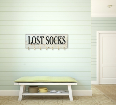 Creative Co-Op lost Socks Wall Memo Board With 7 Clothespins, White