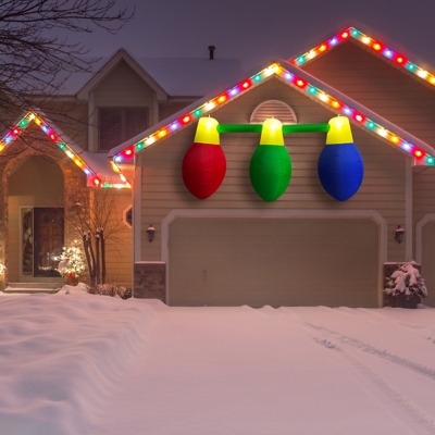 Charlotte family set up 86 holiday lawn inflatables