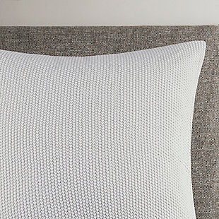 The INK+IVY Bree Knit Square Pillow Cover offers a simple and cozy addition to your living room decor. This knit pillow cover is made from ultra-soft acrylic to create a casual cottage look. A hidden zipper closure provides a clean finished edge to the design. Machine washable for easy care, this pillow cover can be easily mixed and matched with your home decor to create that perfect look. Filler pillow is NOT included.Imported | Bree knit texture | Ultra soft acrylic | Charming cottage look | Hidden zipper closure | Machine washable