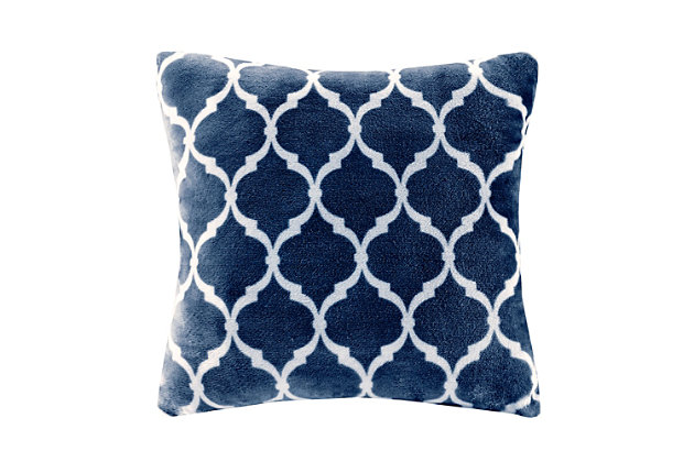This Madison Park square pillow features a modern ogee print that adds style and flair to any room.  The plush microlight fabric is extremely soft to the touch and reverses to a solid plush.Imported