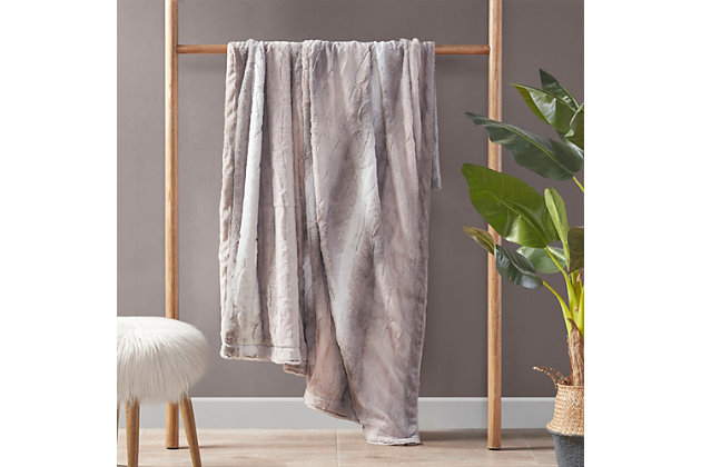 The Madison Park Zuri oversized throw features a luxuriously soft faux fur and reverses to a solid faux mink. This faux fur throw is the perfect modern update and adds a glamorous accent to your home.Imported | Oversized faux fur throw blanket | 60x70 inches | Luxuriously soft faux fur face & solid faux mink reverse | Machine washable