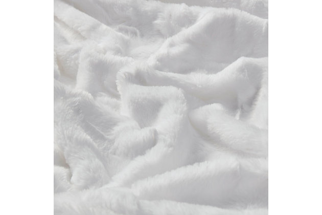 The Madison Park Zuri oversized throw features a luxuriously soft faux fur and reverses to a solid faux mink. This faux fur throw is the perfect modern update and adds a glamorous accent to your home. This throw is OEKO-TEX certified, meaning it does not contain any harmful substances or chemicals to ensure quality comfort and wellness.Imported | Oversized faux fur throw blanket | 60x70 inches | Luxuriously soft faux fur face & solid faux mink reverse | Oeko-tex certified, includes no harmful substances or chemicals (#beho 063723) | Machine washable
