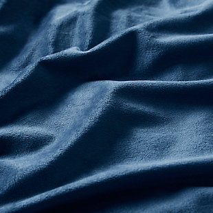 The Sleep Philosophy Velvet to Berber Weighted Blanket offers a soft and hefty comfort to keep you feeling comfortable all night. This navy weighted blanket features an ultra-soft plush face and a berber reverse, for a lush and cozy touch. The weight of the blanket distributes a light pressure all over your body, creating the feeling of being hugged to help reduce stress and anxiety. It also helps promote a deep and restful sleep throughout the night. This blanker is OEKO-TEX certified, meaning it does not contain any harmful substances or chemicals to ensure quality comfort and wellness.Imported | Ultra soft plush face and cozy berber reverse | Distributes light pressure all over your body | Helps to promote a deep and restful sleep throughout the night | Available in 10lb, 12lb and 15lb weights | Oeko-tex certified, includes no harmful substances or chemicals (#15.hcn.61893)