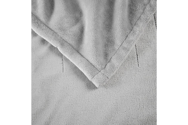 The True North by Sleep Philosophy Plush Heated Throw with Built-In Control offers lush comfort to keep you warm and cozy. This ultra-soft plush heated throw features a 1-touch built-in control with 5 heat settings for the perfect comfort. With virtually no electromagnetic field emissions, the oversized heated throw has 2-hour automatic shut off timer to keep you safe. Machine washable for easy care, this heated throw offers soft comfort and a cozy update to your space.Imported | Easy one touch build in control | Virtually no electromagnetic field emissions | Oversized 50"x70" | 5 heat settings | 2 hour auto shut off | 100% polyester | Ultra soft plush | Machine wash