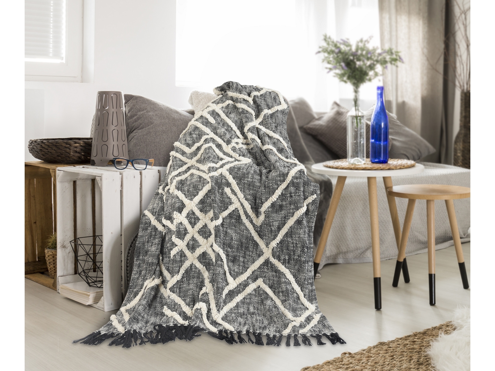 Diamond Geometric with Tassels Throw Blanket