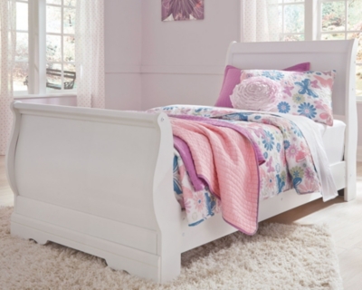 girls sleigh bed