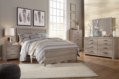 Culverbach Queen Panel Bed with Mirrored Dresser and Chest, Gray