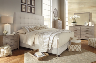 Dolante King Upholstered Bed