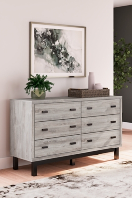 Vessalli 6 Drawer Dresser, Two-tone