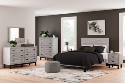 Vessalli Queen Panel Bed with Mirrored Dresser, Chest and 2 Nightstands, Gray