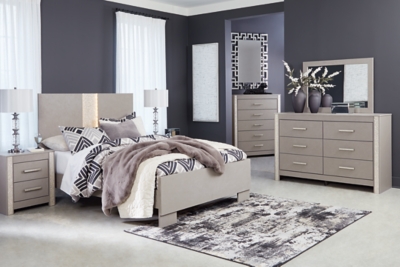 Surancha Queen Panel Bed with Mirrored Dresser, Chest and 2 Nightstands, Gray