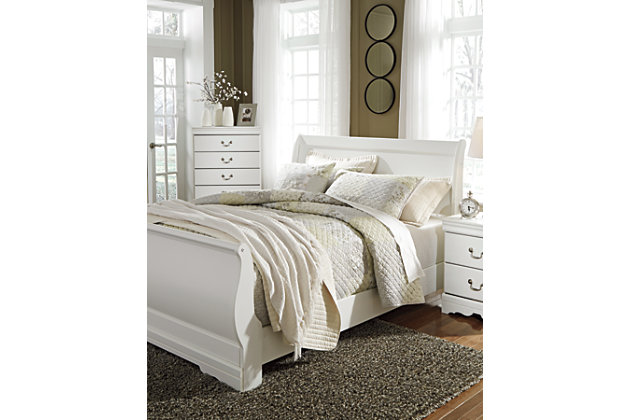 The Anarasia queen sleigh headboard’s crisp cottage white gives traditional Louis Philippe profiling a delightful style awakening. The look is timeless. The feel? Right at home.Headboard only | Made of engineered wood (MDF/particleboard) | Louis Philippe styling | Hardware not included | ¼" bolts are needed to attach headboard to existing bed frame | Mattress and foundation/box spring available, sold separately | Assembly required