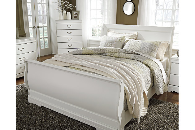 The Anarasia sleigh headboard’s crisp cottage white gives traditional Louis Philippe profiling a delightful style awakening. The look is timeless. The feel? Right at home.Headboard only | Made of engineered wood (MDF/particleboard) | Louis Philippe styling | Hardware not included | ¼" bolts are needed to attach headboard to existing bed frame | Mattress and foundation/box spring available, sold separately | Assembly required