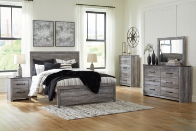 Bronyan Queen Panel Bed with Mirrored Dresser and Nightstand