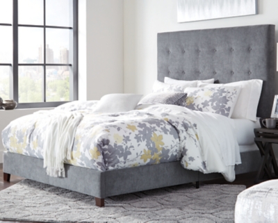 Dolante Queen Upholstered Bed