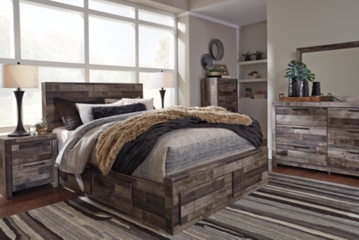Derekson Queen Panel Bed with 4 Storage Drawers