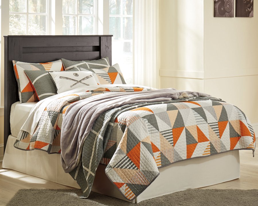 Brinxton Full Panel Headboard, Dresser and Mirror - image 9
