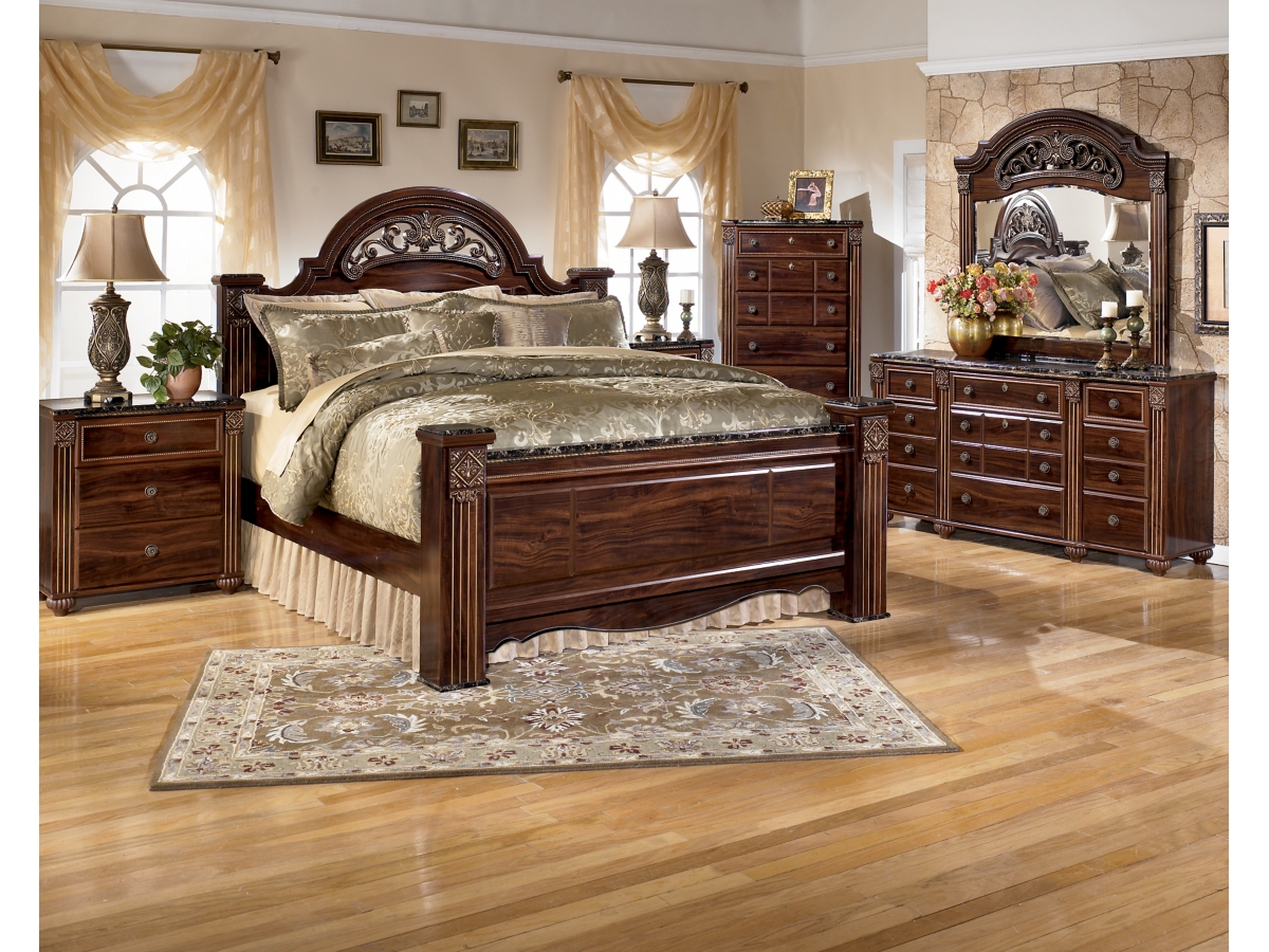 Gabriela queen store poster bed