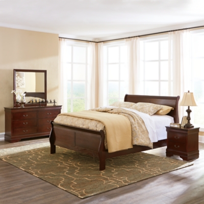 Alisdair Queen Sleigh Bed With 2 Nightstands 