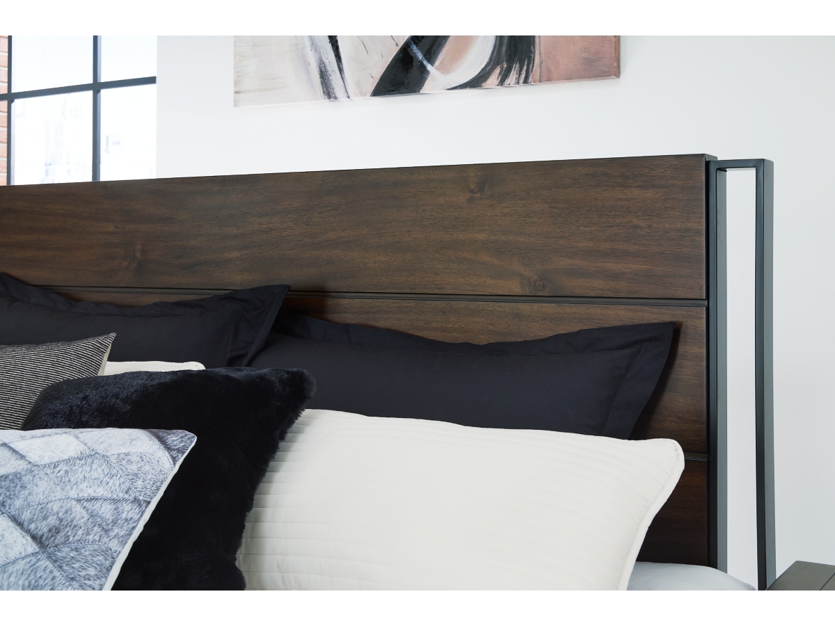 Zumbado California King Panel Bed | Ashley