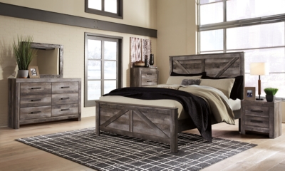 Wynnlow King Crossbuck Panel Bed with Mirrored Dresser, Gray