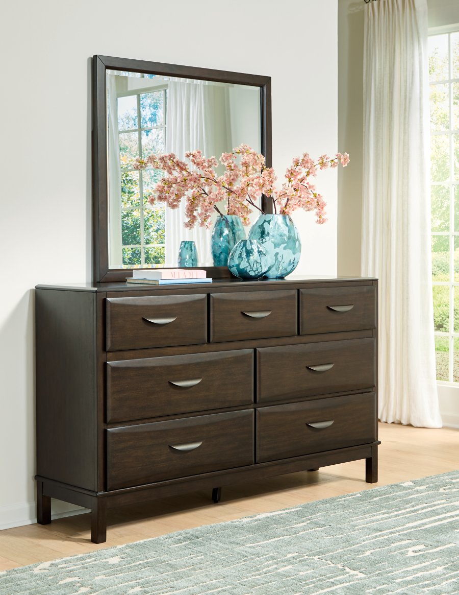 Cama Queen, cómoda y espejo Vanmore - image 10