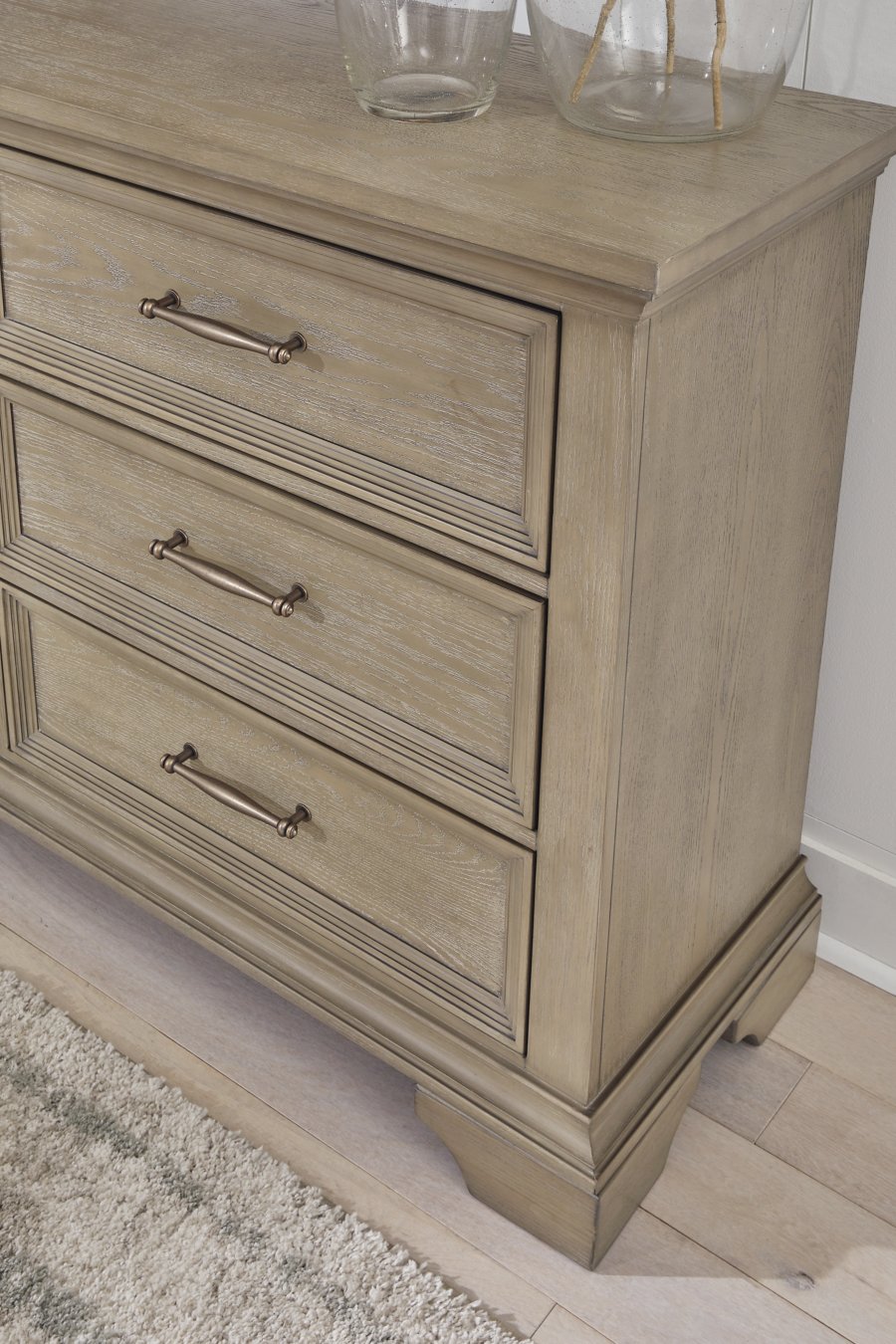 Vallardia Dresser and Mirror - image 4