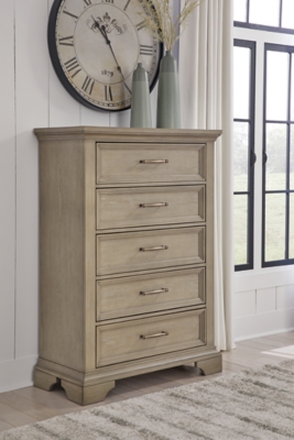 Vallardia 5 Drawer Chest of Drawers, Light Grayish Brown