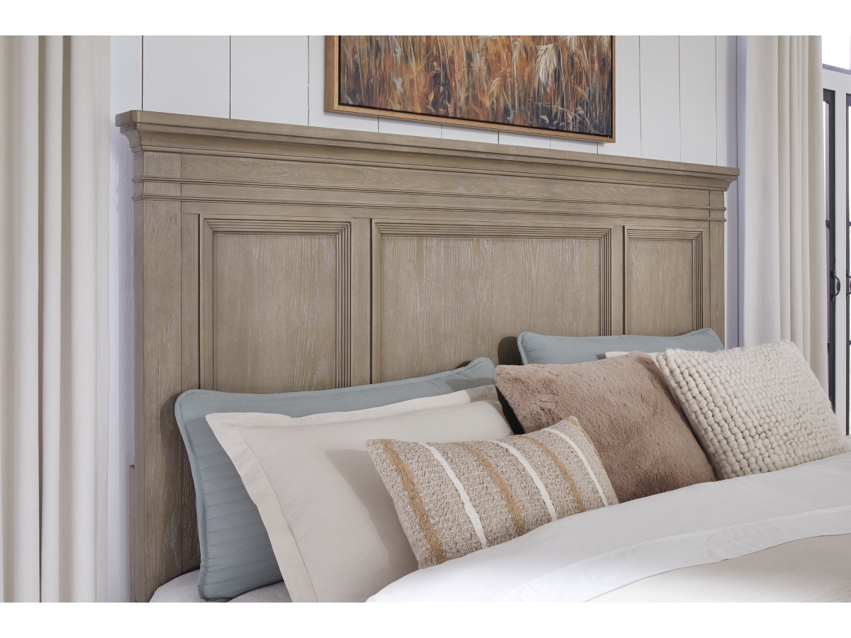 Vallardia Queen Panel Bed