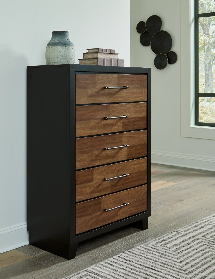 Kraeburn Chest of Drawers - image 2