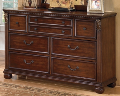 B526-31 Leahlyn Dresser, Warm Brown sku B526-31