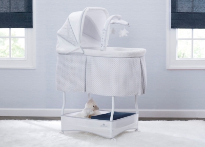 Delta children's outlet products gliding bassinet