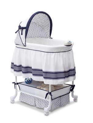 Delta bassinet hotsell with mobile